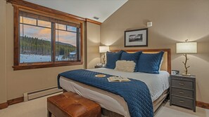 4 habitaciones, escritorio, tabla de planchar con plancha y wifi