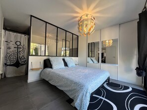 5 soverom, strykejern/-brett, wi-fi og sengetøy