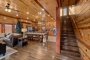 Smart-TV, peis, DVD-spiller og fotballspill