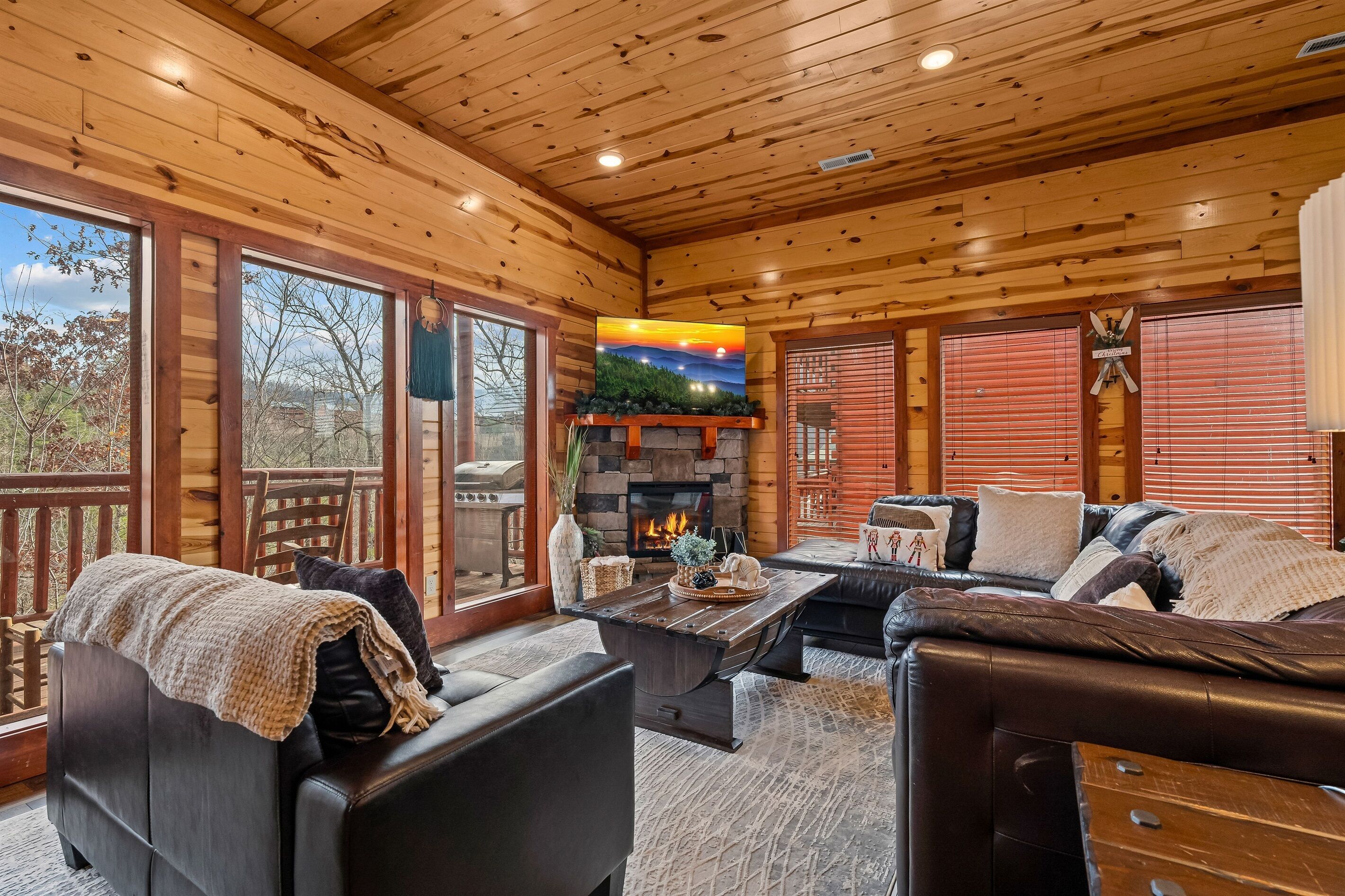 Smart-tv, pejs, dvd-afspiller, bordfodbold