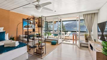 1 habitación, tabla de planchar con plancha, cuna de viaje y wifi