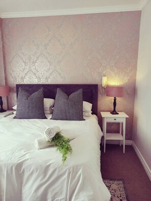 2 多间卧室、WiFi、床单