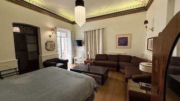 5 slaapkamers, een strijkplank/strijkijzer, wifi, beddengoed