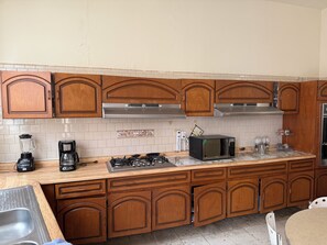 Microwave, oven, stovetop, coffee/tea maker