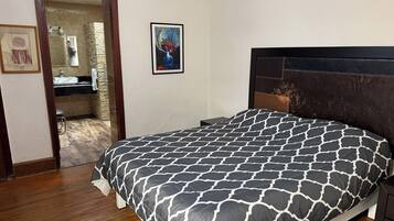 5 bedrooms, iron/ironing board, WiFi, bed sheets