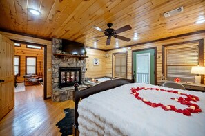 2 Schlafzimmer, Schreibtisch, Bügeleisen/Bügelbrett, Reisekinderbett