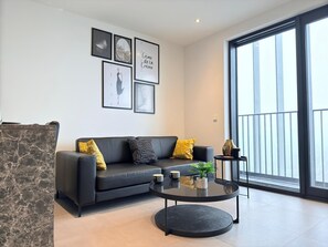 Flat-screen TV - Beautiful 1 bedroom flat w terrace (Esch-sur-Alzette)