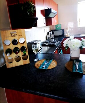 Private kitchen - The waterfall outlook NETFLIX,FREE PARKING. WIFI
(Midrand)