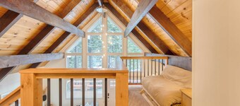 Peaceful Tahoe Retreat 5mins to Lake Cozy Modern Cabin