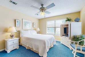 4 bedrooms, iron/ironing board, internet, bed sheets