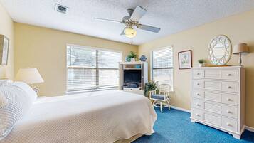 4 habitaciones, tabla de planchar con plancha y acceso a internet