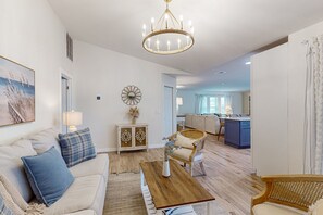 TV, ping pong - Relaxing waterfront home with heated pool, bikes & canal views (Cape Coral)