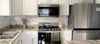 Keepsake Oasis, Mid-Island 3-Bed Modern Cozy Home with AC, WiFi, Quiet Residence