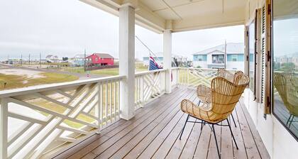 Stunning beach house with outdoor cooking area - water view