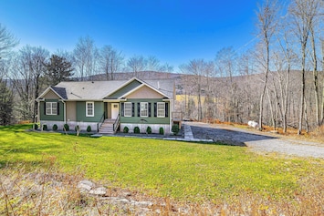 Arkville Vacation Rental | 3BR | 3BA | 7 Steps to Enter | 3,000 Sq Ft