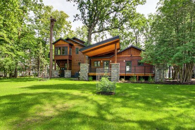 Short Drive to Itasca State Park - Waterfront Home