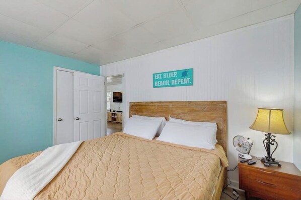 2 bedrooms, iron/ironing board, Internet, bed sheets