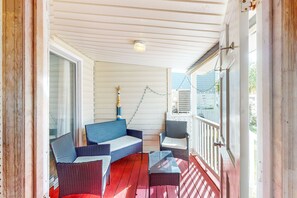 Terrace/patio - Charming house with hot tub, W/D, dog friendly & close to beach (North Myrtle Beach)