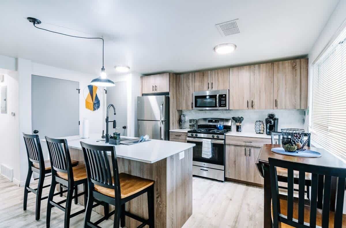 Refrigerador, microondas, horno y parrilla de estufa 