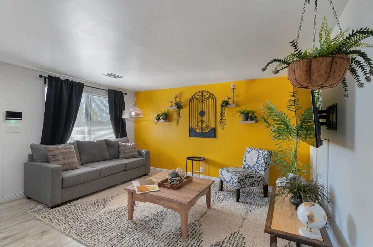 Televisión y oficina 