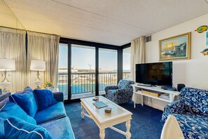 TV, table football - Beach condo with balcony, indoor/outdoor pools, game room & gym (Ocean City)