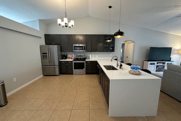 Frigorífic, microones, forn i placa de cuina