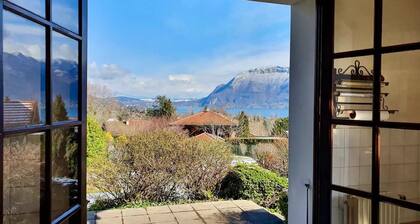 Maison au calme avec trĂšs belle vue sur le lac d'Annecy