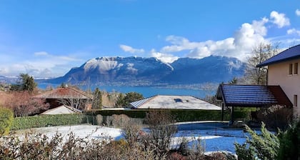 Maison au calme avec trĂšs belle vue sur le lac d'Annecy