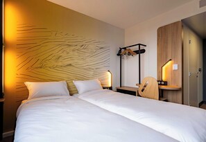 Habitación estándar con 2 camas individuales, no fumadores | Escritorio, sistema de insonorización, wifi gratis y ropa de cama