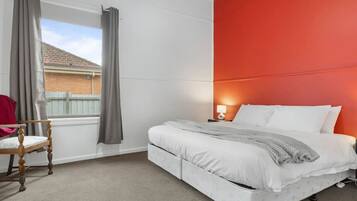 3 bedrooms, desk, iron/ironing board, free WiFi