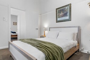 3 soverom, skrivebord, strykejern/-brett og wi-fi (inkludert)