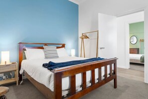 3 bedrooms, desk, iron/ironing board, free WiFi