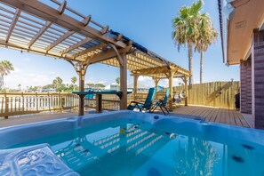 مغطس سبا خارجي