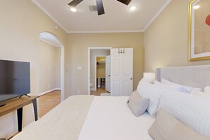 3 bedrooms, internet, bed sheets