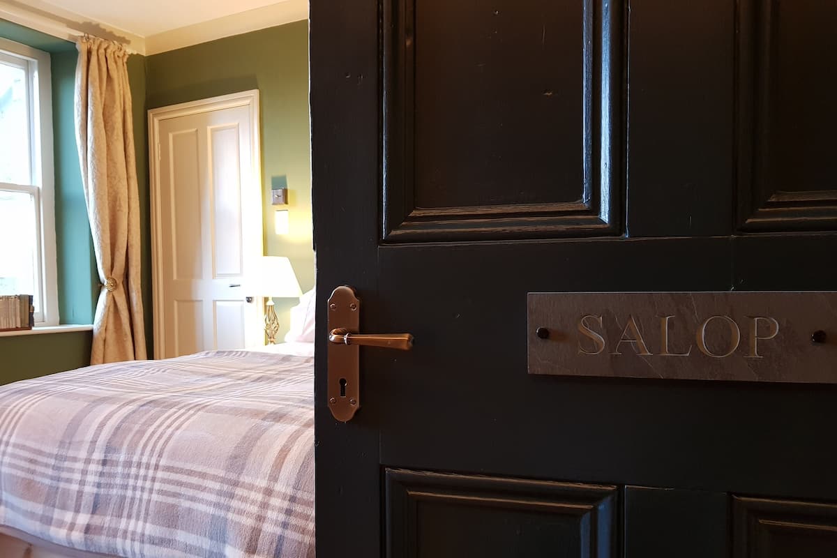 Classic Double Room | Blackout drapes, iron/ironing board, free WiFi