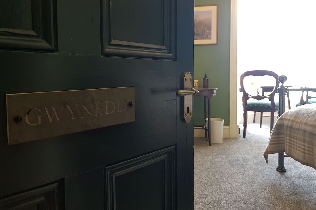 Standard Double Room | Blackout drapes, iron/ironing board, free WiFi