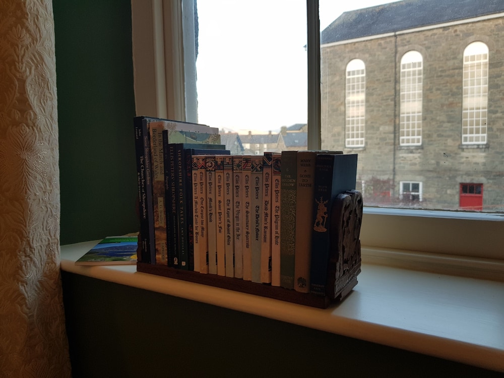 Afallon Townhouse by null