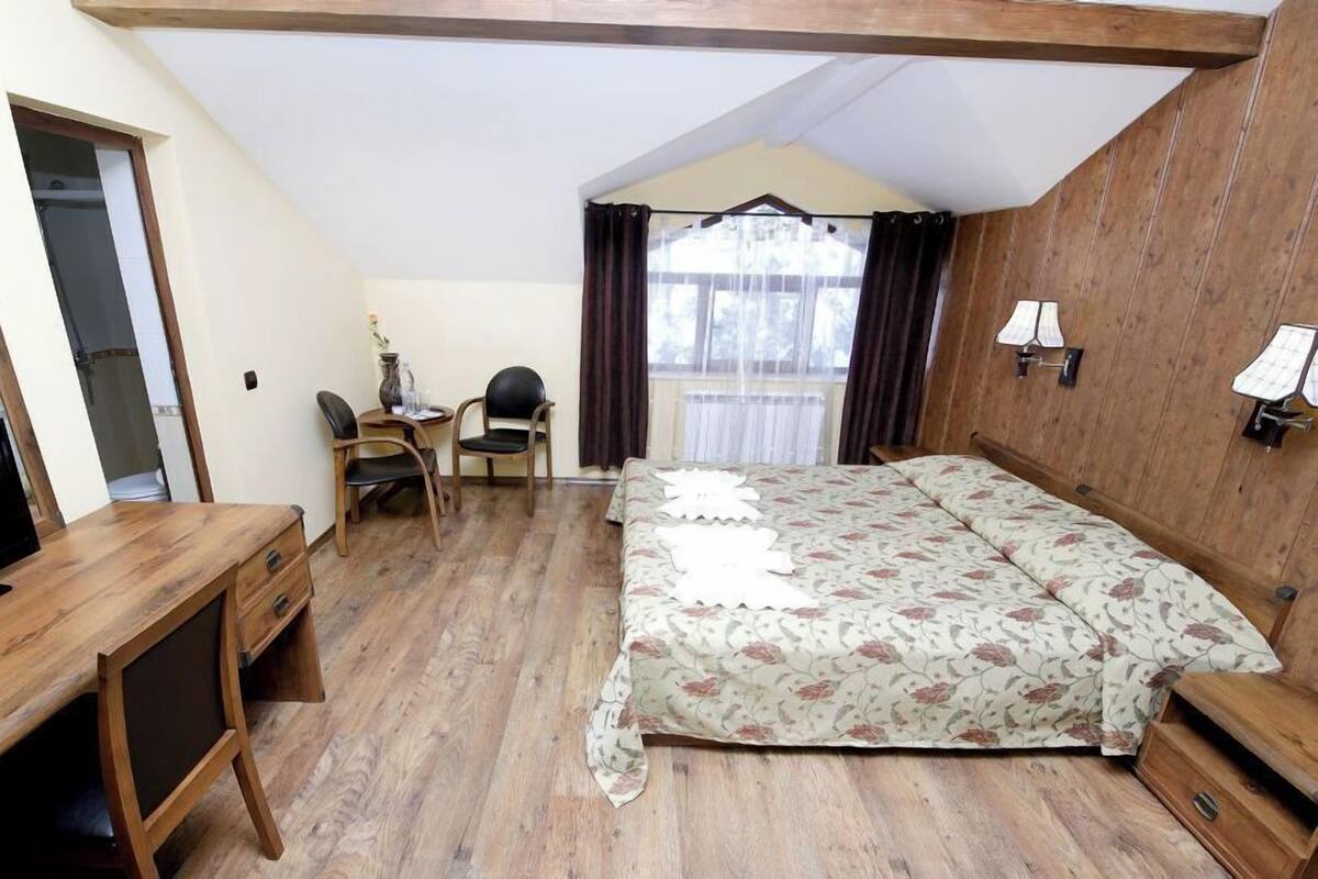 Classic Double Room | Desk, WiFi (free)