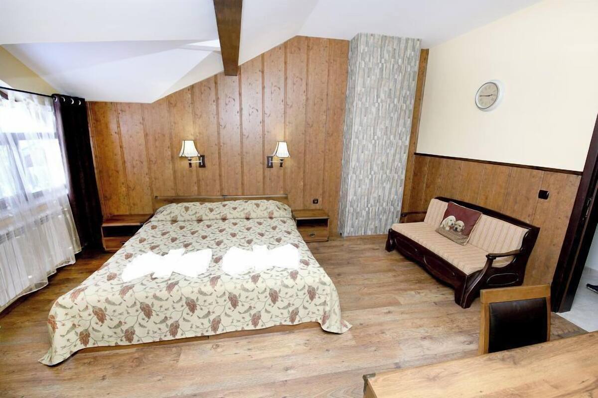 Family Apartment, Mountain View | Desk, WiFi (free)