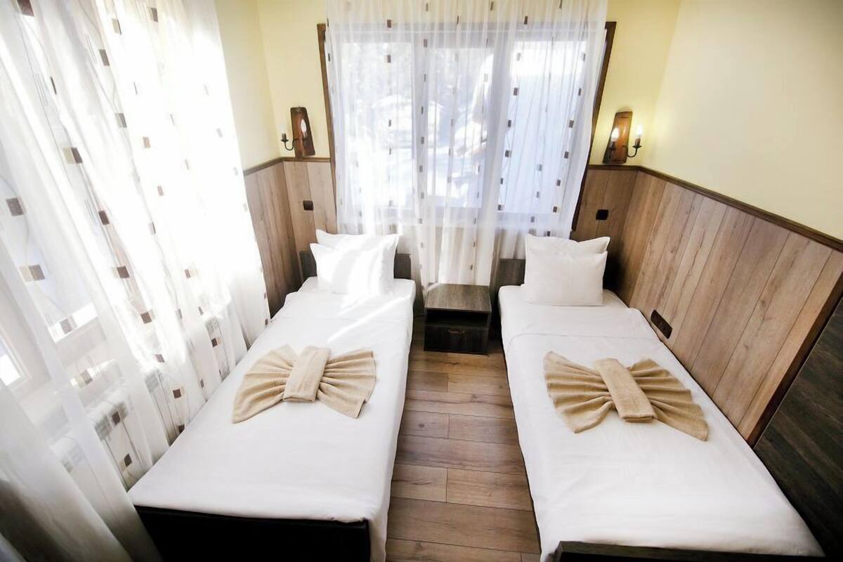 Classic Twin Room | Desk, WiFi (free)
