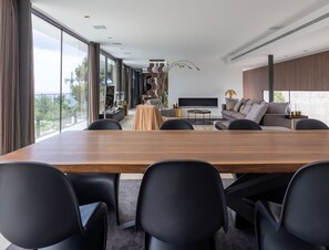 Villa | Dining