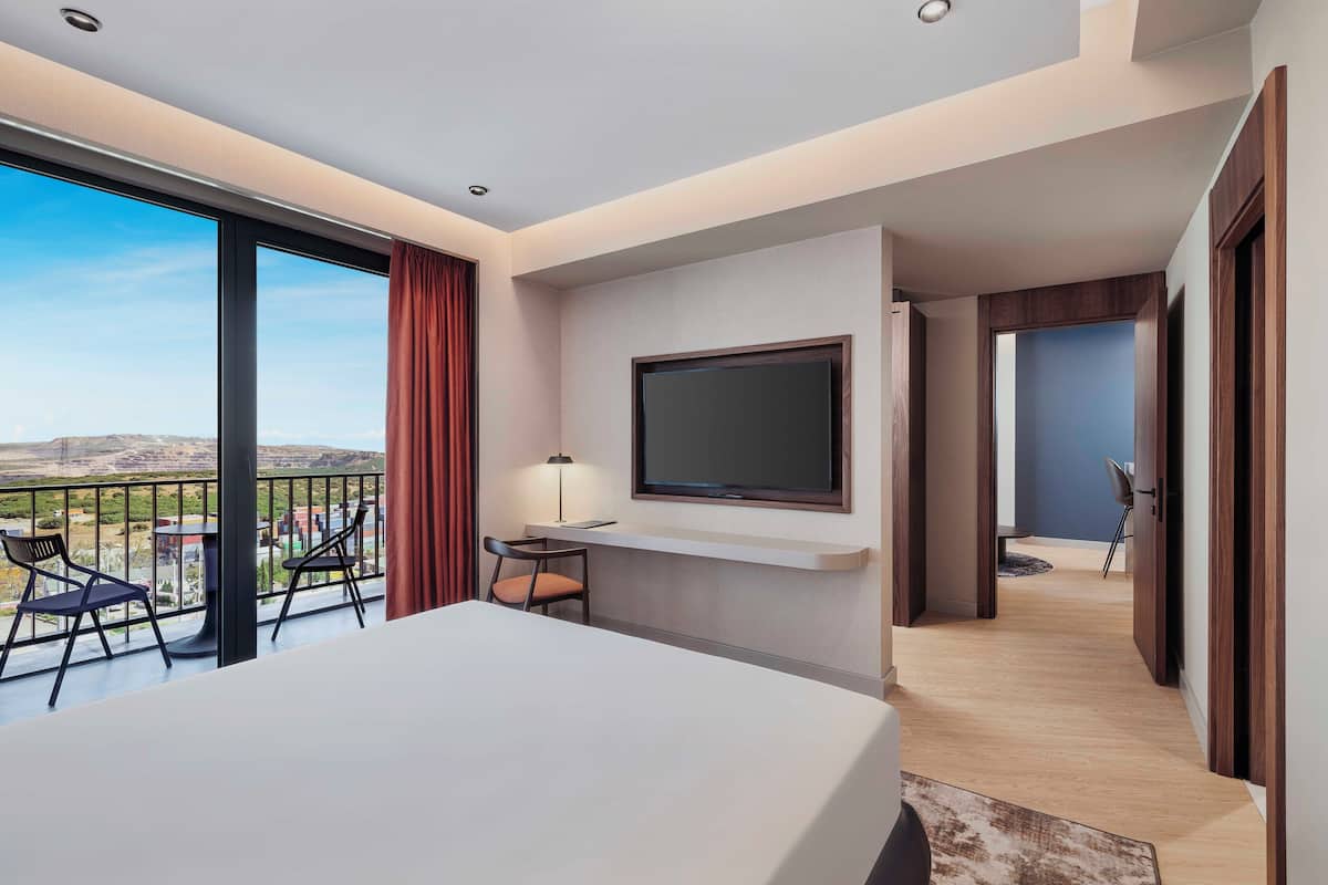 Suite, 1 Queen Bed