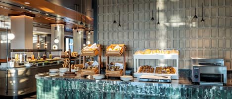 Desayuno buffet los fines de semana (EUR 20 por persona)