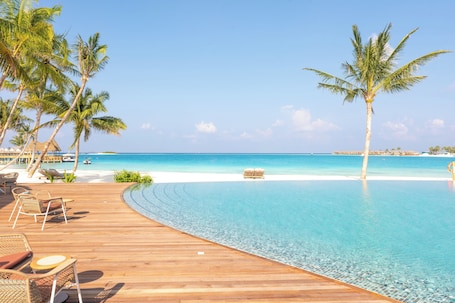 2 outdoor pools, pool umbrellas, sun loungers