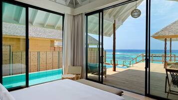 Villa Deluxe, vue mer | Coffres-forts dans les chambres, bureau