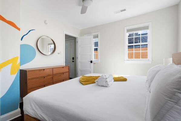 2 室のベッドルーム、アイロン / アイロン台、WiFi、ベッドシーツ