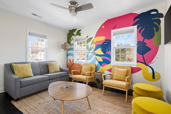 TV - 2 Bed Great Location - Close to King Street (Charleston)