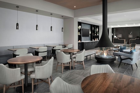 Bar en el lobby. Residence Inn by Marriott Seattle Northgate Station