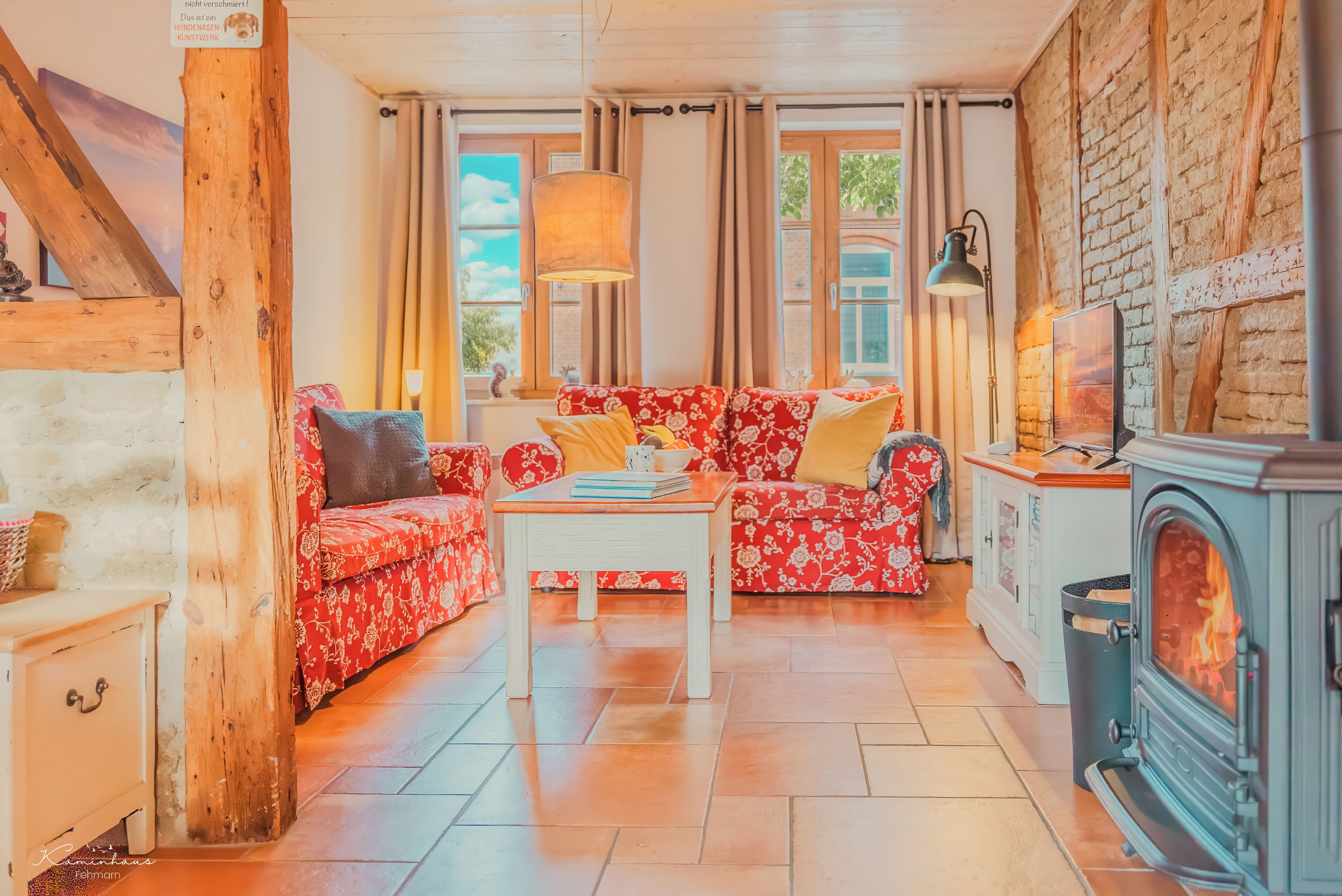 Een televisie, een dvd-speler en een stereo