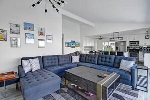 Smart TV, computer monitors